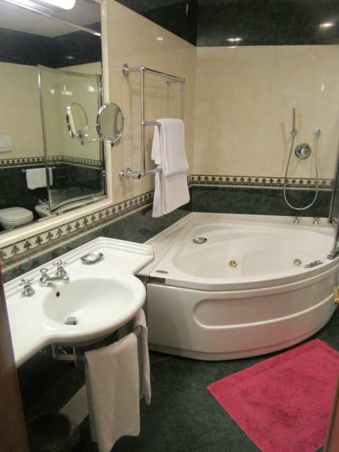 banheiro-marcella-royal-hotel-roma