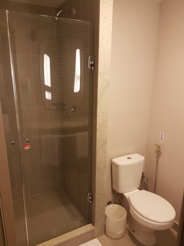 Banheiro no hotel ibis igrejinha