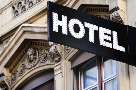 hotel shutterstock 113127745 e1348674579750 - 10 Motivos para se hospedar em um bom Hotel