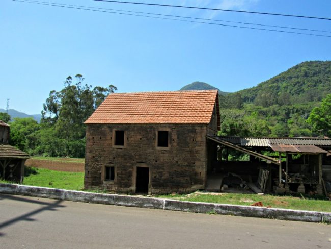 casa pedra sao vendelino 650x488 - 6/497 - São Vendelino  #Giro497RS