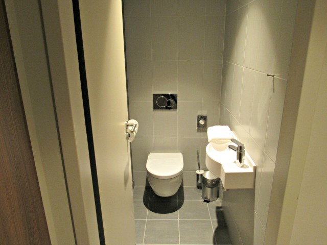 banheiro adagio - Onde se hospedar em Frankfurt: Aparthotel Adagio Frankfurt City Messe
