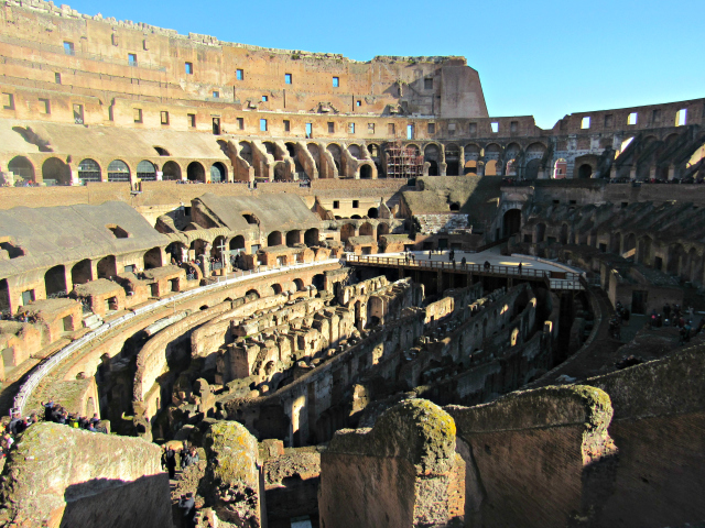 interior coliseu roma italia - O que visitar em Roma em 2 dias?