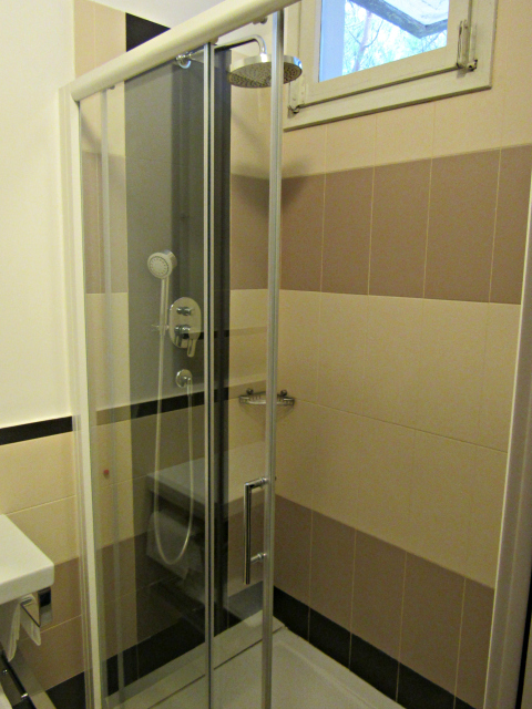 banheiro hotel frate sole assis - Dica de hospedagem em Assis: Hotel Frate Sole