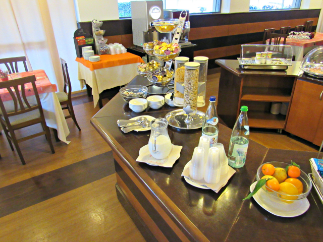 cafe da manhã completo hotel frate sole assis italia - Dica de hospedagem em Assis: Hotel Frate Sole