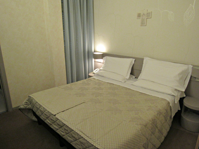 cama hotel frate sole assis italia - Dica de hospedagem em Assis: Hotel Frate Sole