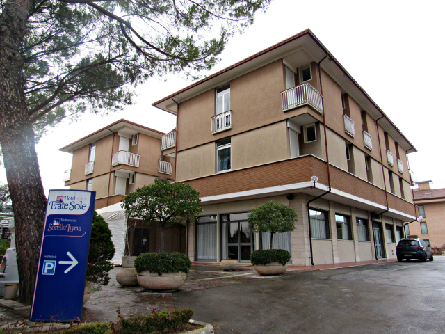 fachada hotel frate sole assis italia - Dica de hospedagem em Assis: Hotel Frate Sole