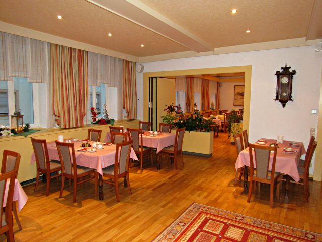 salão cafe da manha hotel hollander hof heidelberg alemanha - Hospedagem em Heidelberg: A vista imbatível do Hotel Holländer Hof