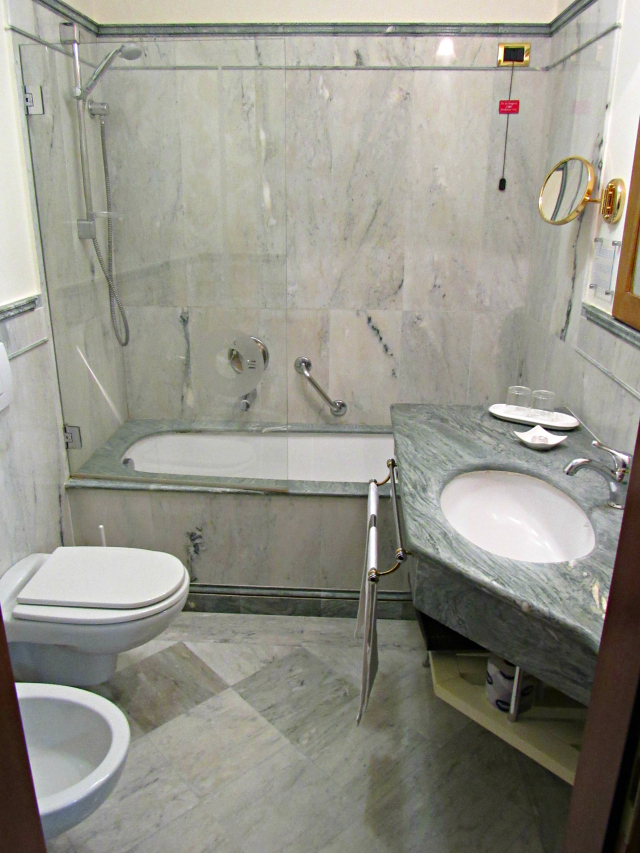 Quarto Banheiro Orologio Bologna Italia - Onde ficar em Bolonha: Art Hotel Orologio