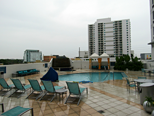 Hotel Hampton inn suites Miami brickell downtown piscina - Hampton Inn & Suites by Hilton em Miami Brickell / Downtown
