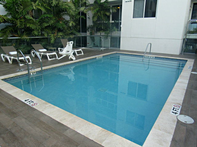 Pool Habitat Residence Hotel Miami Florida - Habitat Residence Condo Hotel em Miami