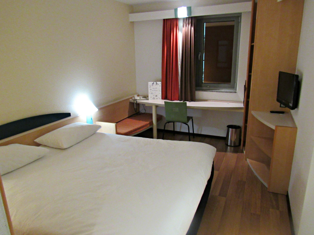 Quarto Hotel Ibis Stuttgart Alemanha - Ibis Stuttgart City