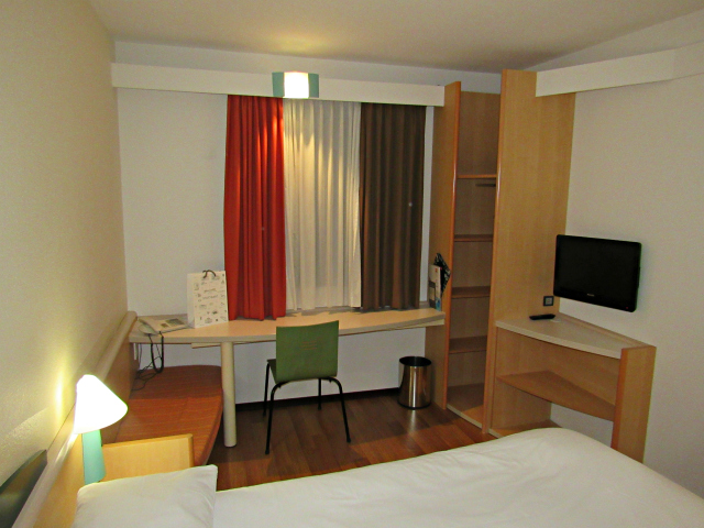 Quarto padrão Hotel Ibis Stuttgart Alemanha - Ibis Stuttgart City