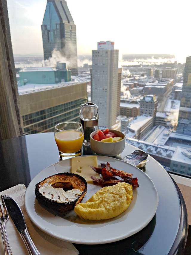 Le Centre Sheraton Montreal Hotel Café com vista - Hotel em Montreal: Le Centre Sheraton Montreal Hotel