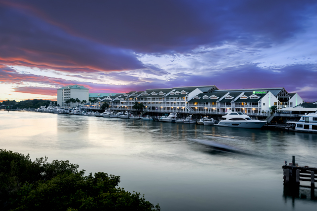 clwrb holi clearwater beach south Exterior sunset 1 - Um Hotel para relaxar na Flórida: Holiday Inn & Suites Clearwater Beach S-Harbourside