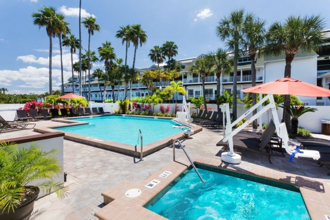 clwrb holi clearwater beach south Pool preview 650x433 - Um Hotel para relaxar na Flórida: Holiday Inn & Suites Clearwater Beach S-Harbourside
