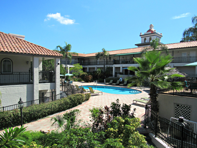 Holiday Inn Hotel Suites Tampa North Busch Gardens Area piscina - Hotel próximo ao Busch Gardens‎: Holiday Inn Hotel & Suites Tampa North