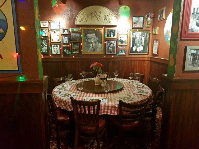 Restaurante Italiano Buca Di Beppo New York Times Square mesa familia - Buca di Beppo: Restaurante Italiano em New York