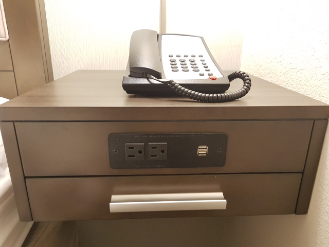 Hotel Hampton Inn Miami Midtown Quarto Telefone Usb - Hotel em Miami Midtown: Hampton Inn & Suites Miami Midtown