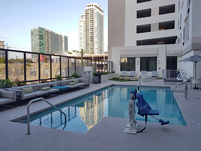 Hotel Hampton Inn Miami Midtown piscina - Hotel em Miami Midtown: Hampton Inn & Suites Miami Midtown
