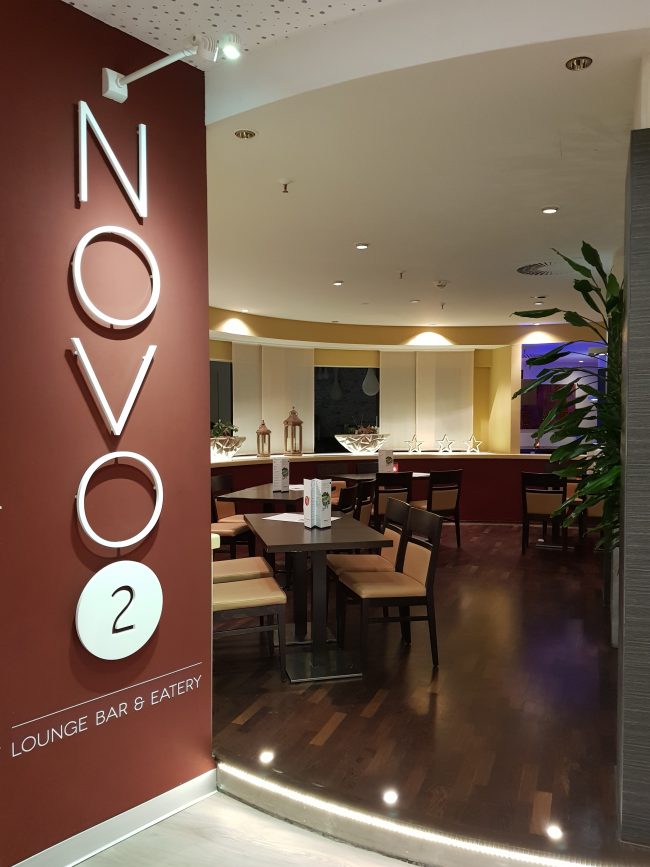 Novotel Frankfurt City Novo Bar 650x867 - Novotel Frankfurt City - Hotel em Frankfurt