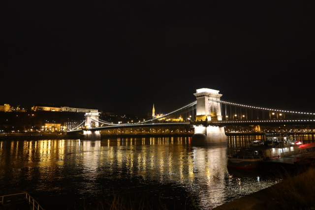 Ponte das Correntes a noite - Conhecendo Budapeste | Hungria | Budapest Card